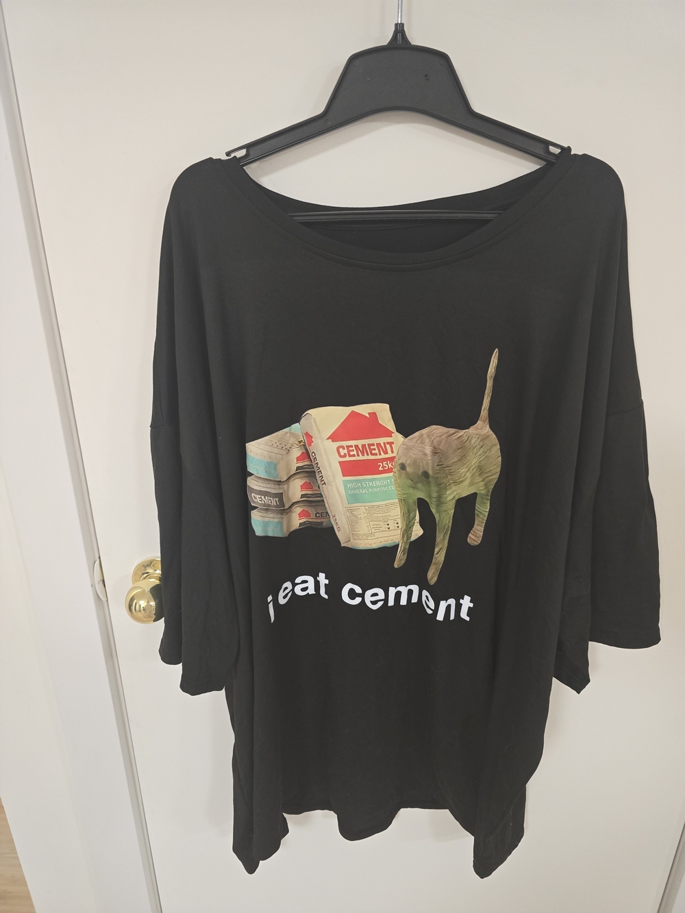Black Graphic 'I Eat Cement' Graphic Tee